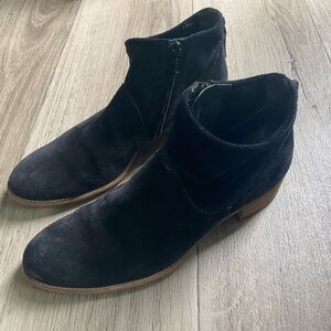 Paul Green 5.5 Austria size, US 8 Black Suede Ankle Booties
